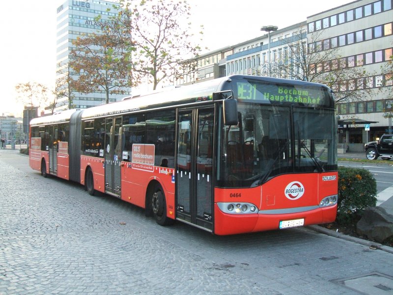 Bogestra Gelenkbus,Wagen 0464,Solaris Urbino 18,Linie CE31,nach 
Hattingen Mitte S,als Werbetrger von Radio 98.5 Bochum.(18.11.2007)