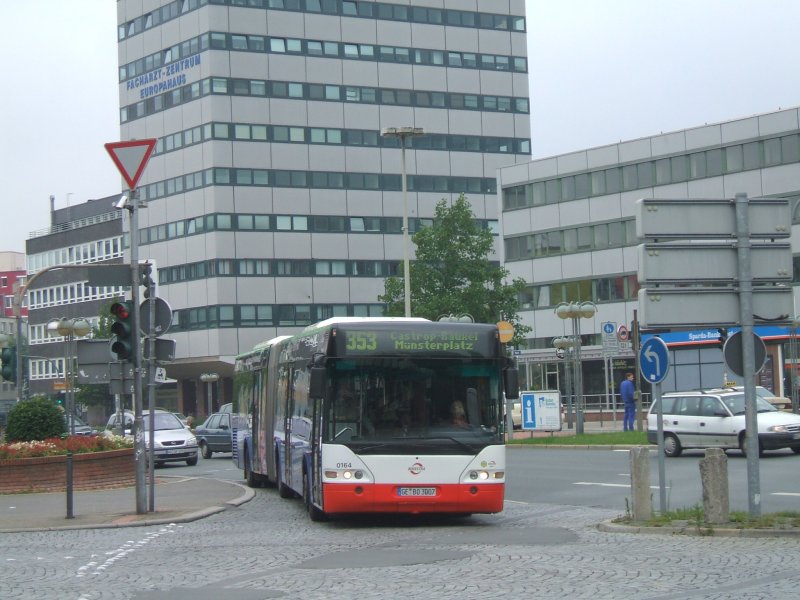 Bogestra MAN Niederflurwagen Linie 353 fhrt von Castrop-Rauxel
im Bochumer Hauptbahnhof (Busbahnhof)ein.  