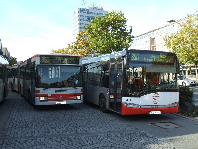 Bogestra MB, Wagen 9367 als Linie 353 von Bochum Hbf/Bbf.,
bei der Ausfahrt nach BO Weitmar , Sundern,rechts der 
Solaris Urbino 12 in Ruhestellung.(20.10.2007)
