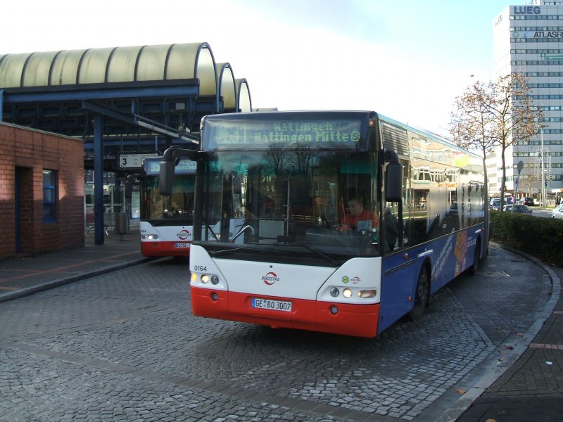 Bogestra Neoplan ,Gelenkbus,Wagen 0164, Linie CE 31,nach Hattingen Mitte  S  im Bochumer Hbf/Bbf,macht sich auf den Weg zur Einstiegsstelle.(01.12.2007)