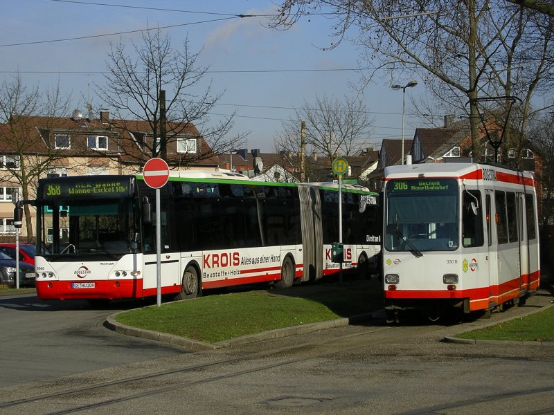 Bogestra Neoplan GL als Linie 368 ,neben Bogestra Linie 306,
Pause in Wanne Eickel Hbf./Bbf.(07.02.2008)