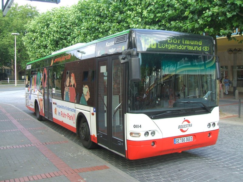 Bogestra Neoplan Linie 336 vom Bochumer Hbf. nach
Dortmund-Ltgendortmund mit der Werbung von  Jako-Kinderkleidung 