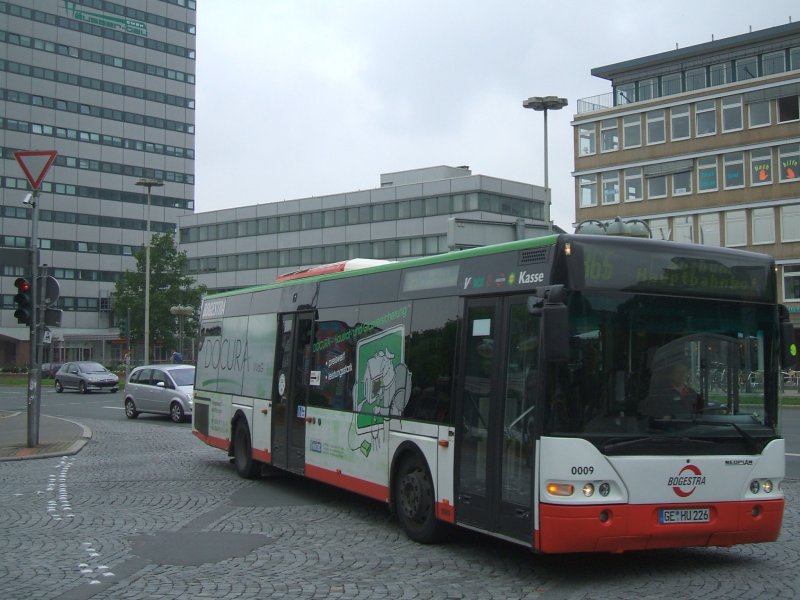 Bogestra Neoplan  Linie 365 fhrt im Bochumer Bushahnhof
am Hauptbahnhof ein ,dieser fhrt dann wieder nach
Wattenscheid-Realmarkt.
