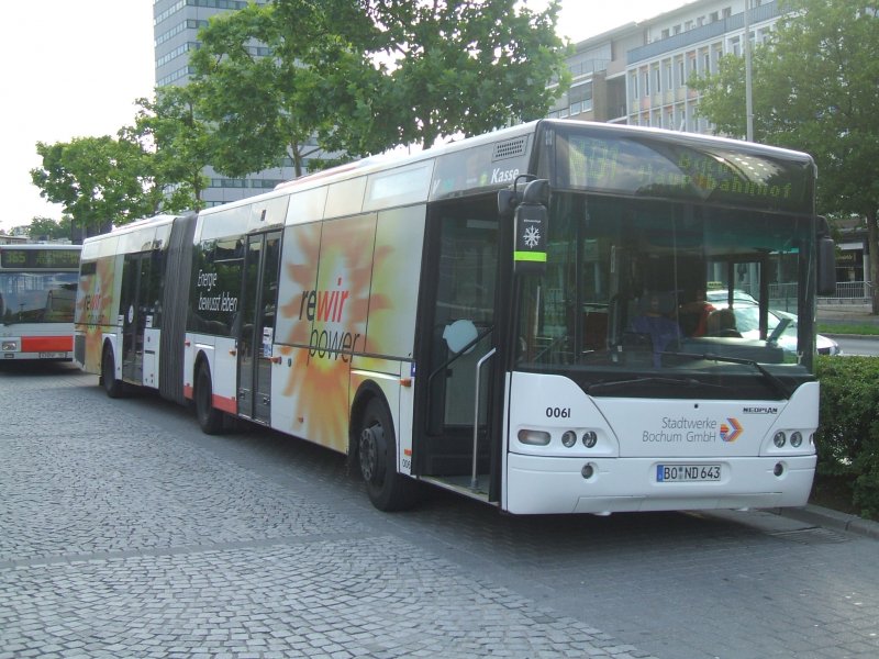 Bogestra Neoplan Niederflurwagen Linie CE 31
Von Bochum Hbf. nach Hattingen, mit der Werbung  revier power 