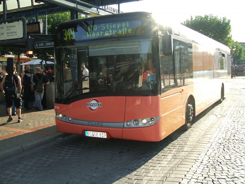 BOGESTRA Solaris Urbino 12 , Linie 349 von Bochum Hbf/Bbf.,
nach BO - Stiepel ,Haarstrasse.(22.09.2007)