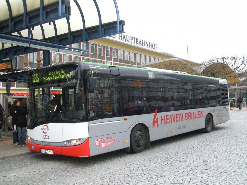 Bogestra Solaris Urbino 12 als Werbeträger von Heinen Brillen.
(14.12.2007)