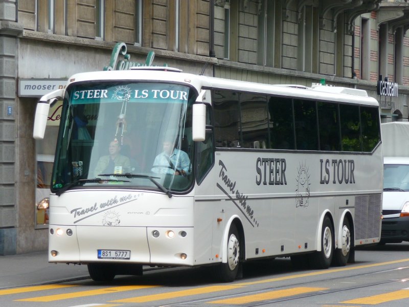 Bova Reisebus der Firma STEER LS TOUR CZ 8S1 5777 unterwegs in Zrich am 15.09.2008