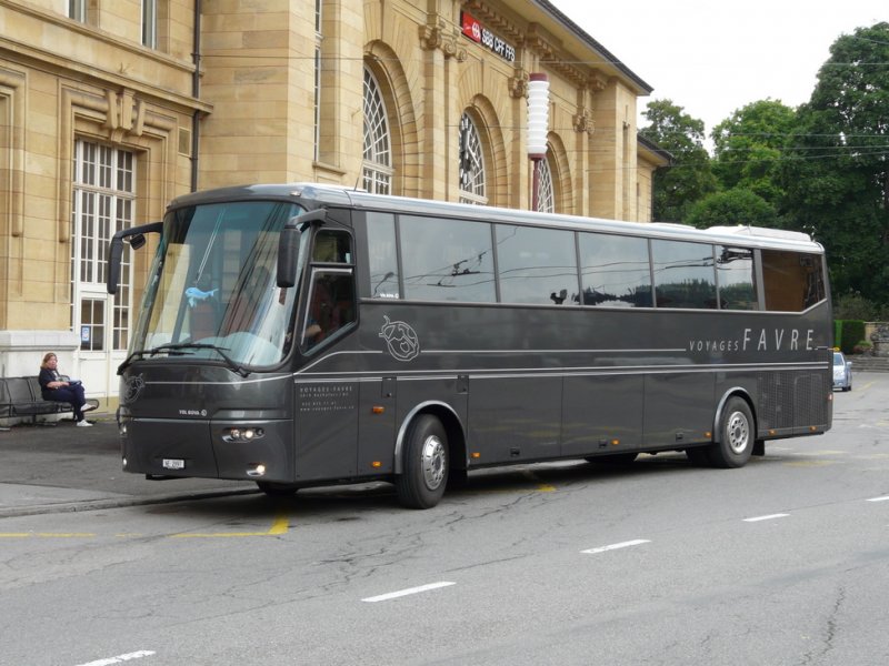 BOVA VDL NE 2997 der Firma FAVRE vor dem Bahnhof in La Chaux de Fonds am 04.07.2009