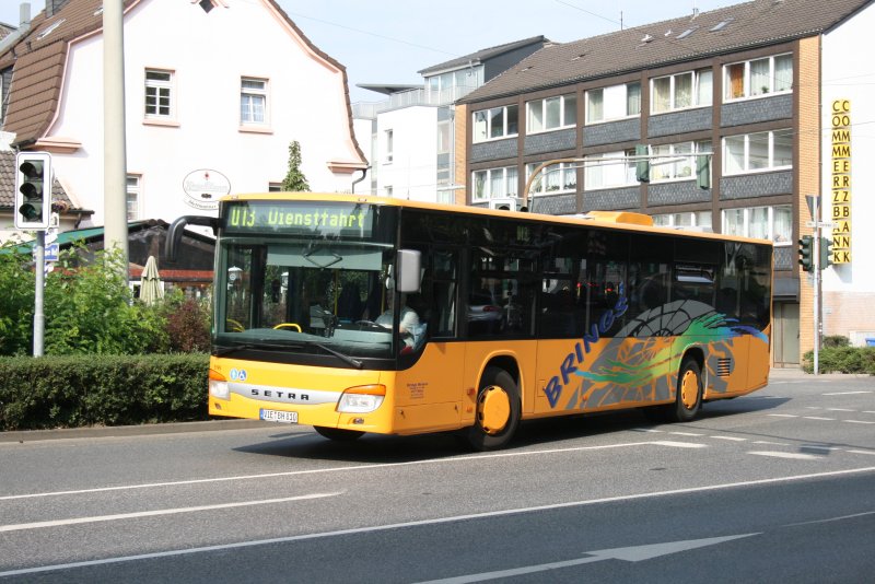 Brings 9195 (VIE BH 810) aus Willich auf Dienstfahrt in Mettmann Zentrum.
19.9.2009
