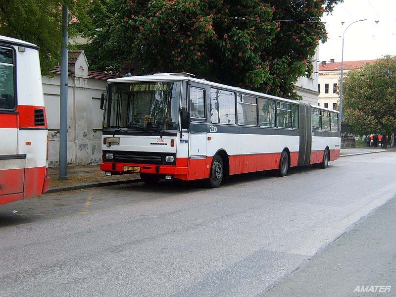 Brnner Karosa B741 Stadtgelenkbus Nr. 2330 als Reservefahrzeug in Endstelle Mendlovo namesti 5. 5. 2005