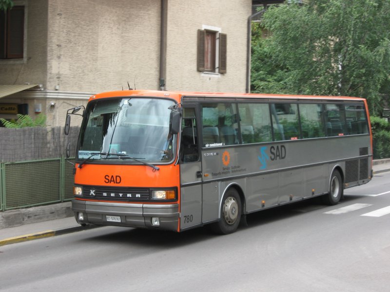 Bus 780 (Setra S215 H) der SAD in Meran am 17.5.07