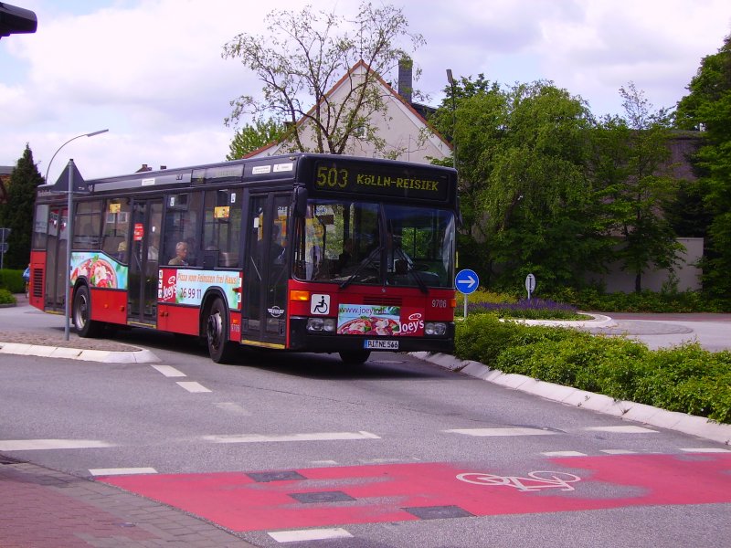 Bus 9706 fhrt als Linie 503 nach Klln-Reisik. Elmshorn, Kllner-Chausse, 20.05.08