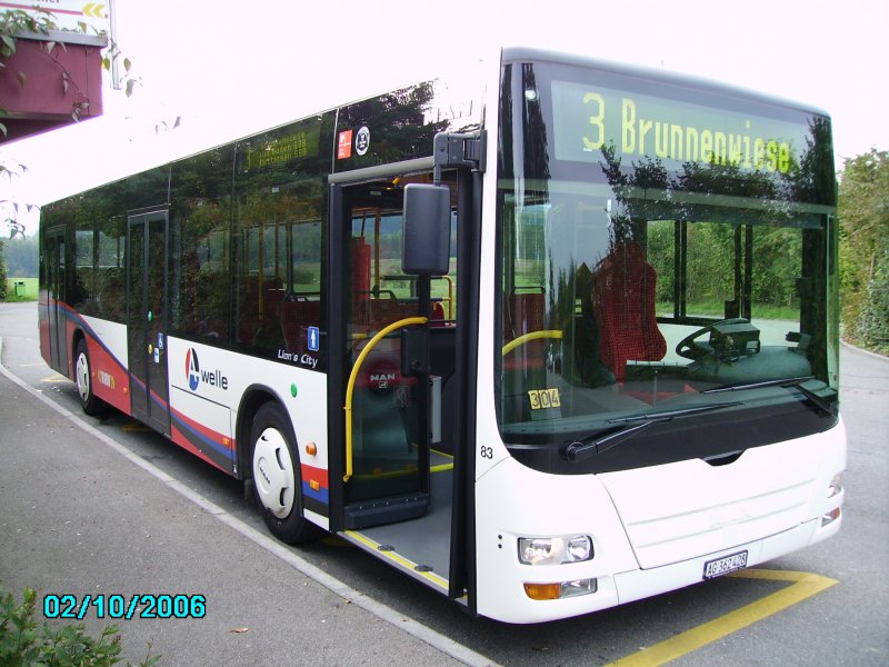 Bus an der Haltestelle Haberacher in Rütihof/Baden der Regionalen Verkehrsbetriebe Baden-Wettingen.