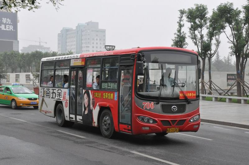 Bus der Linie 706 am 26. Juli 2009 in Xi'an.