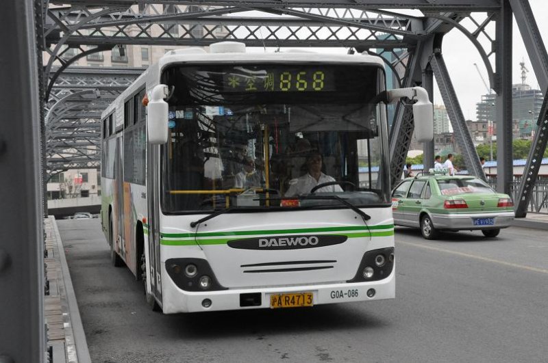 Bus der Linie 868 am 27. Juli 2009 in Shanghai.
