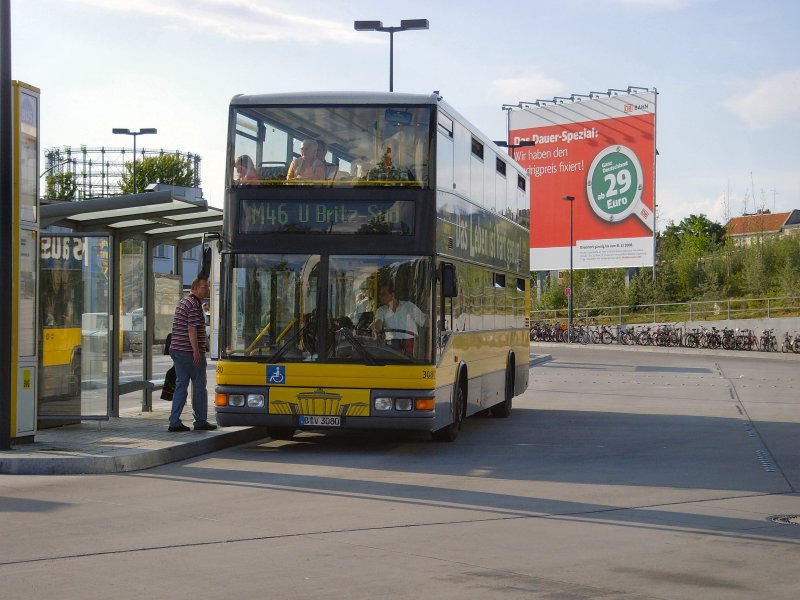Bus der Linie M 46 am Bhf. Sdkreuz,
BERLIN JULI 2008
