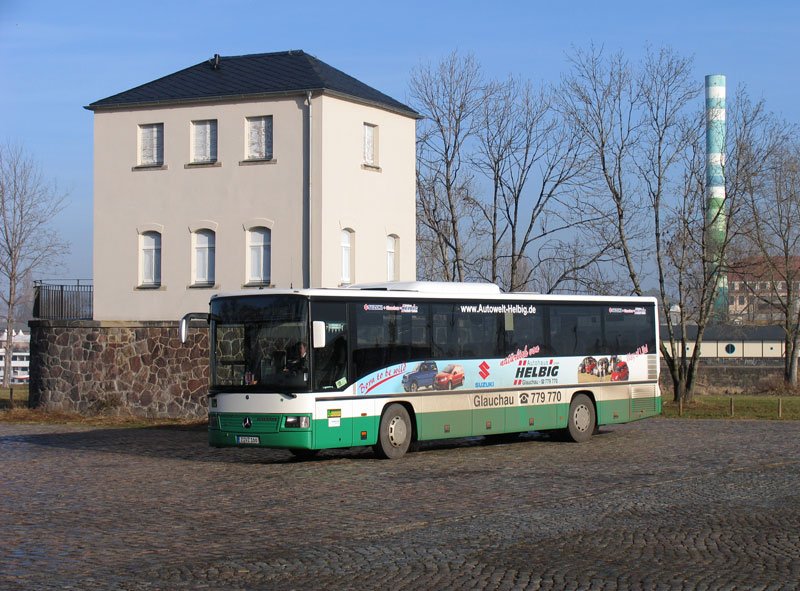 Bus Mercedes INTEGRO mit Werbung fr das SUZUKI-Autohaus Autowelt Helbig in Glauchau; Dresden, 10.01.2008
