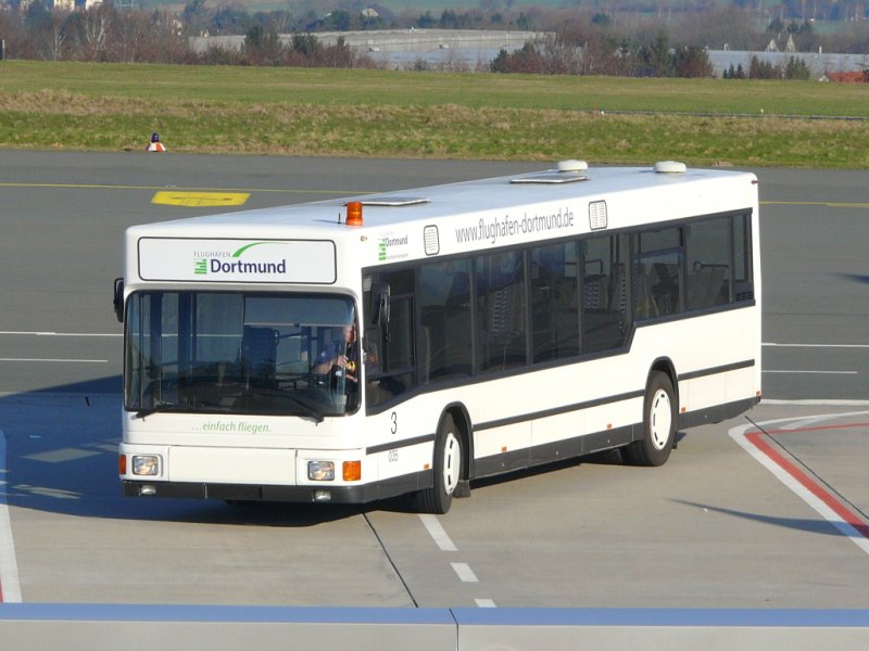 Bus mit der Nr.3 am Flughafen Dortmund 21.3.2009