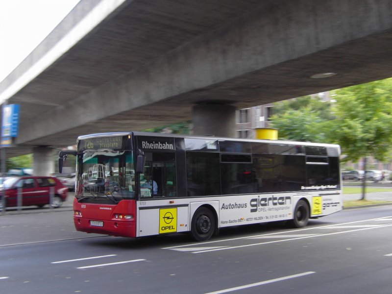 Bus der Rheinbahn Düsseldorf, Neoplan N 4411, Baujahr 1999.
Wagennummer 8703.
Aufgenommen am 04.07.2009.
Ort: Düsseldorf, Landtag/Kniebrücke.