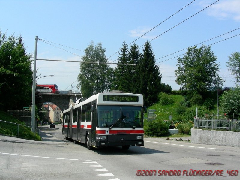 Bus trifft Bahn: der NAW/Hess Nr. 153 bei Haggen.