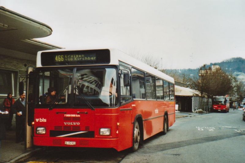 Busland, Koppigen Nr. 24/BE 352'903 Volvo/Lauber (ex AAGK Koppigen Nr. 4) am 23. Dezember 2008 Burgdorf, Bahnhof