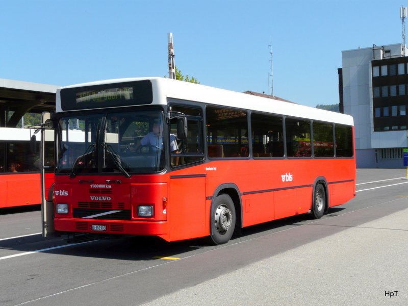 Busland - Volvo B 10 M  Nr.4  BE 352903 unterwegs als Km Millionr ( 1000000 Km ) auf der Linie 468 bei der Bushaltestelle neben dem Bahnhof von Burgdorf am 01.09.2009