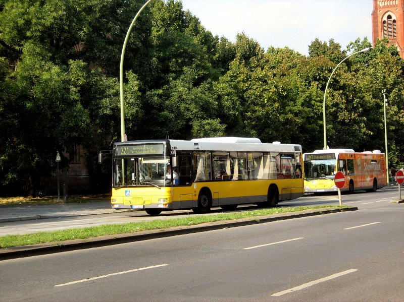 Busverkehr am Leopldplatz, 2. 9. 2008