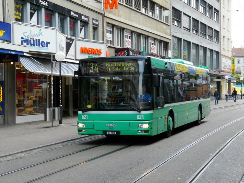 BVB - MAN Bus Nr.821 unterwegs auf der Linie 34 in der Stadt Basel am 28.06.2009