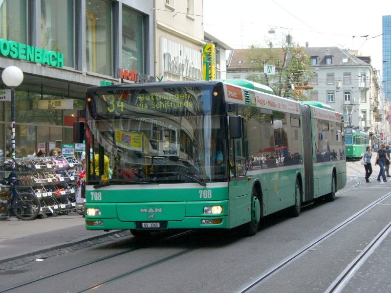 BVB - MAN Gelenkbus Nr.768 unterwegs in den Strassen von Basel eingeteilt auf der Linie 34 nach Bottmingen am 12.05.2007