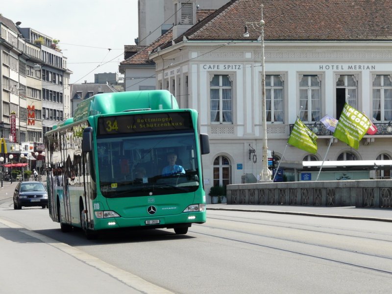 BVB - Mercedes Citaro Bus Nr.810 BS 2810 unterwegs auf der Linie 34 in der Stadt Basel auf der Rheinbrcke am 28.06.2009