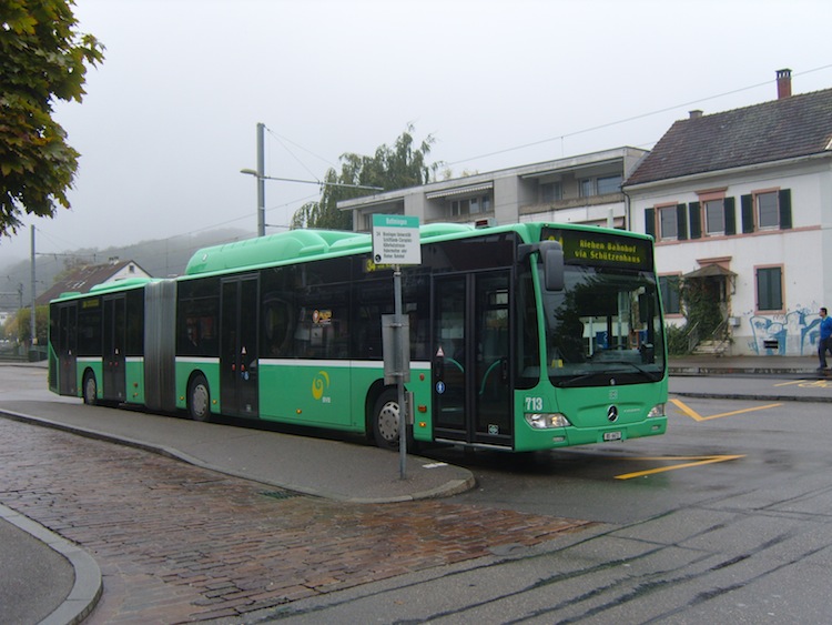 BVB Mercedes Citaro Facelift G CNG Nr. 713 (2008) im Herbst 2009 in Bottmingen auf der Linie 34. 