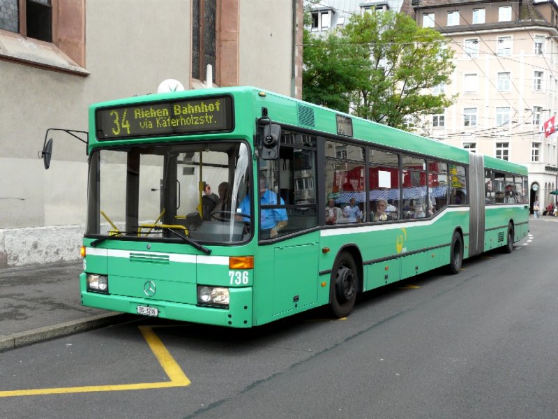 BVB - Mercedes Gelenkbus Nr.736 BS 3236 unterwegs auf der Linie 34 in Basel am 12.07.2008