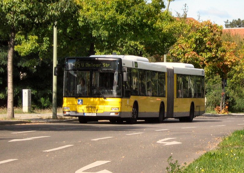 BVG-Gelenkbus in Berlin-Tegel, 13.9.2008