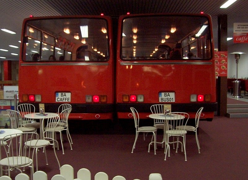 Caffe gebaut aus Ikarus-Busteilen im Stanica Mlynske Nivy Bratislava (Zentrallen Busbahnhof), aufgenommen am 18.03.2007.