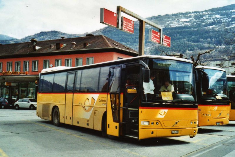 CarPostal Valais Nr. 1/VS 243'988 Volvo (ex P 25'114) am 30. Mrz 2009 Sion, Bahnhof
