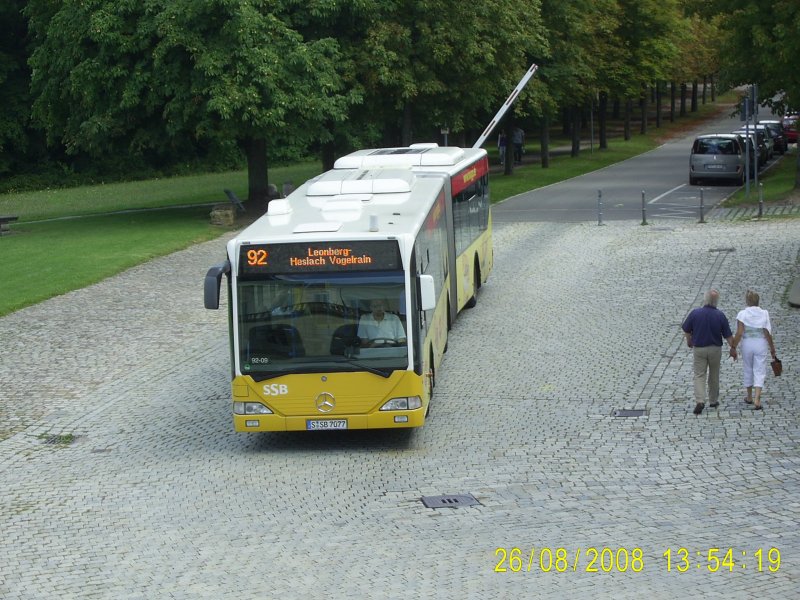 Citaro G der SSB unterwegs als Linie 92 nach Leonberg Heslach Vogelrain am 26.8.2008. Aufgenommen am Schloss Solitude.