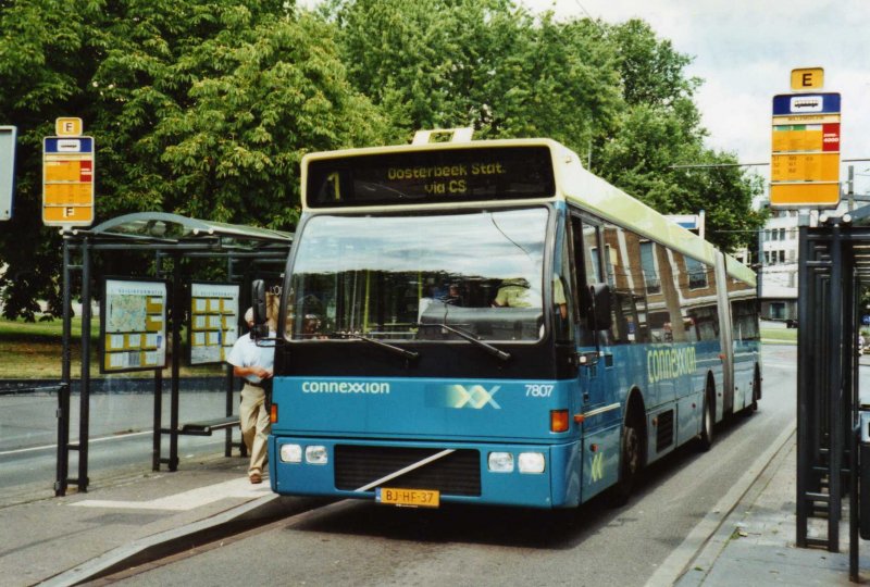 Connexxion Nr. 7807/BJ-HF-37 Volvo/Berkhof am 5. Juli 2009 Arnhem, Bahnhof