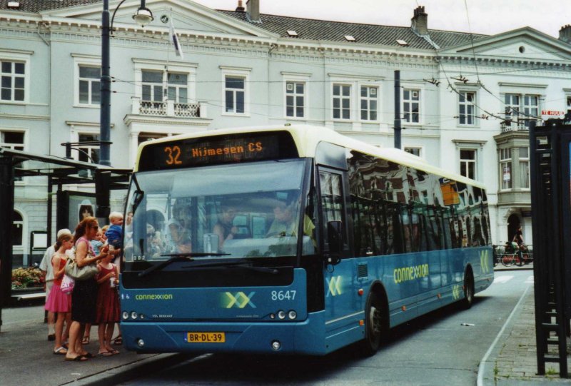 Connexxion Nr. 8647/BR-DL-39 VDL Berkhof am 5. Juli 2009 Arnhem, Bahnhof