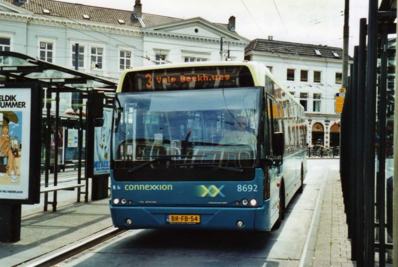 Connexxion Nr. 8692/BR-FB-54 VDL Berkhof am 5. Juli 2009 Arnhem, Bahnhof