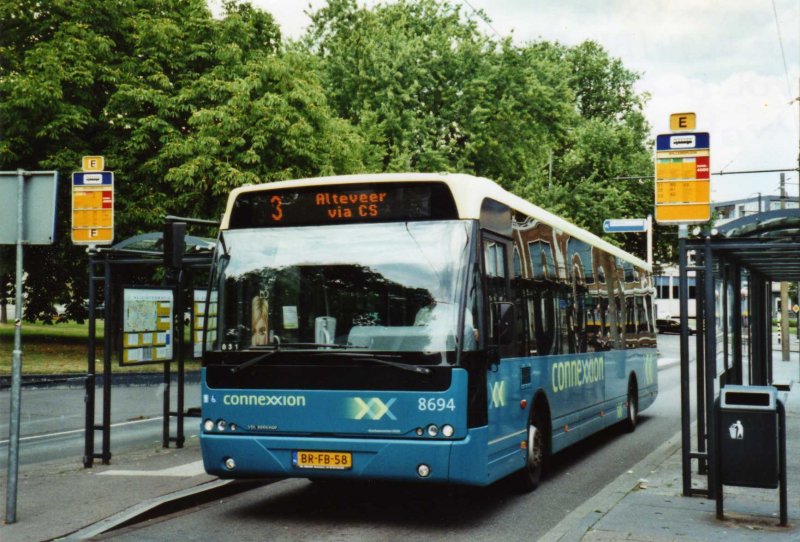 Connexxion Nr. 8694/BR-FB-58 VDL Berkhof am 5. Juli 2009 Arnhem, Bahnhof