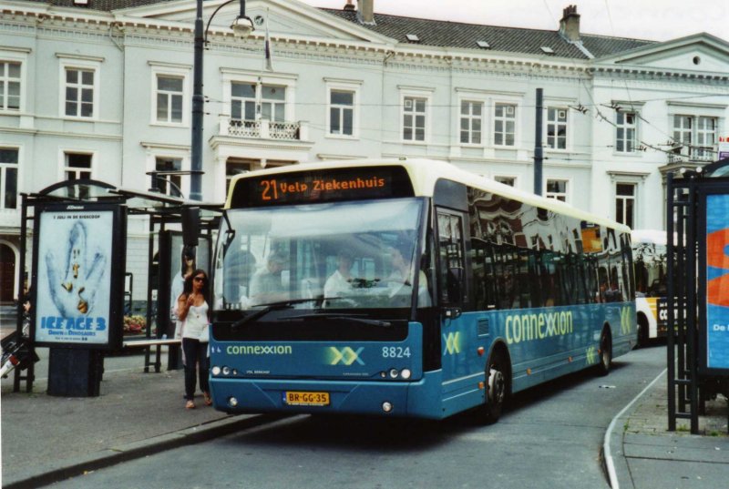 Connexxion Nr. 8824/BR-GG-35 VDL Berkhof am 5. Juli 2009 Arnhem, Bahnhof