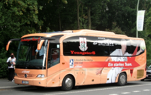 Das ist ein Mercedes Travego vom SC Magdeburg Youngsters (Handball), den ich am 19.07.09 in Berlin auf der Strae des 17.Juni fotografiert habe.