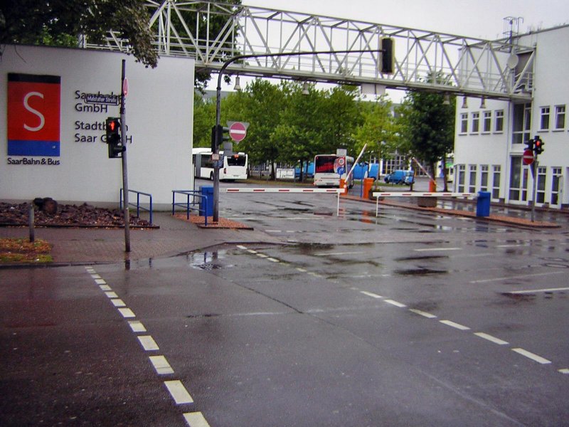 Das Foto zeigt den Betriebshof des PNV Saarbrcken SaarVV.Das Foto wurde von einem ffentlichen Gehweg gegenber des Betriebshof Fotografiert.