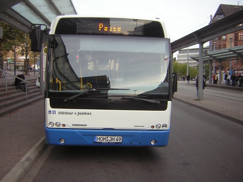 Das Foto zeigt einen VDL-Berkhof Ambassador 200  Bus am Hauptbahnhof in Saarbrcken. Die Aufnahme des Fotos war der 20.10.2009