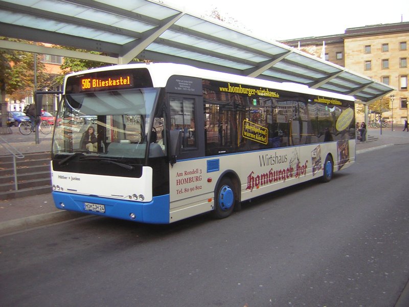 Das Foto zeigt einen VDL-Berkhof Ambassador 200  Bus am Hauptbahnhof in Saarbrcken. Die Aufnahme des Fotos war der 20.10.2009