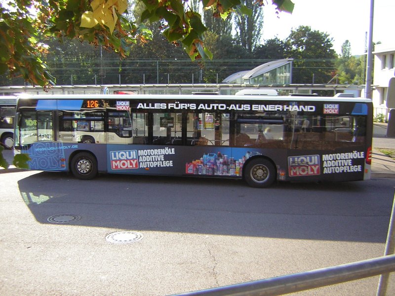 Das Foto zeigt die Linie 126 an der Haltestelle Brebach Bahnhof. Die Aufnahme des Fotos war der 25.09.2009.