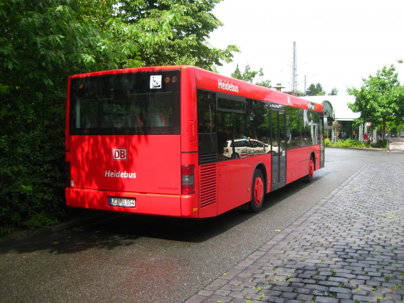 Das Heck des MAN N 313 der Regionalbus Braunschweig GmbH am ZOB in Uelzen.