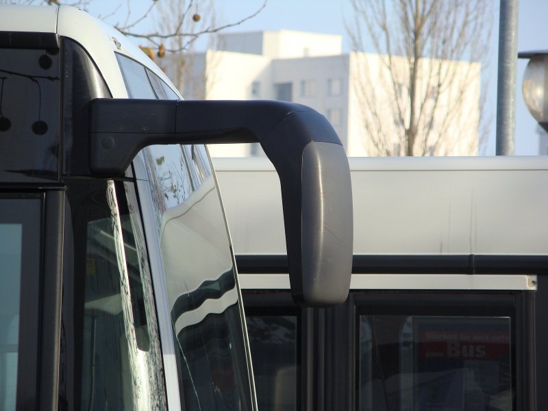 Das Markenzeichen schlecht hin bei einen Mercedes Benz Citaro. Der rausragene Spiegel.Aufgenommen am 28.11.2007