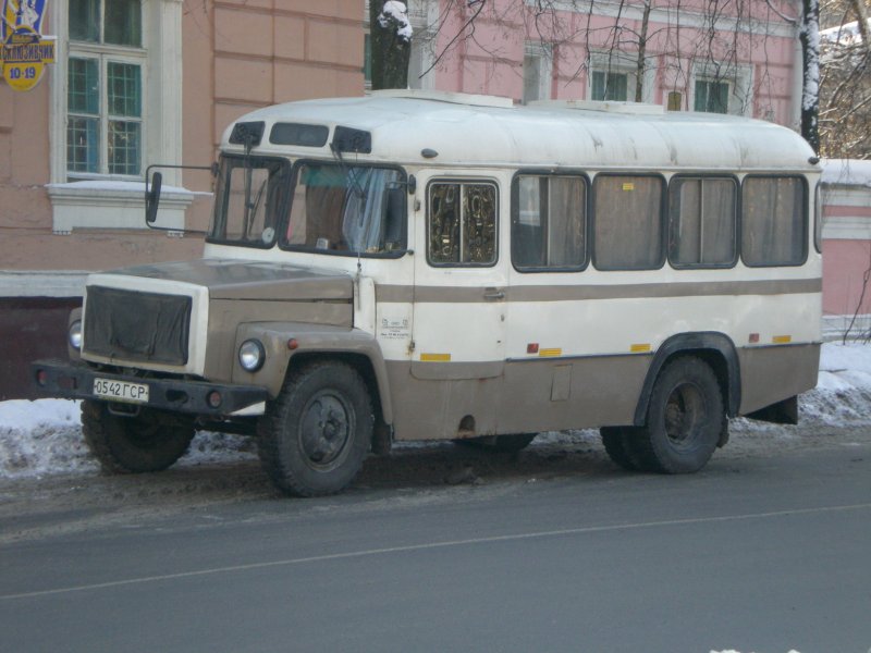 Den habe ich irgendwo in Gomel fotografiert. Ich vermute mal, das ist ein GAZ, es gab aber keine sichbare Anschrift; 06.01.2009.