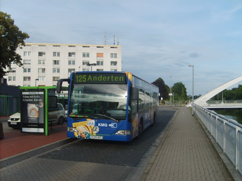 Der  KMG-Citaro  steht am 24.6.07 als Buslinie 125 an der Haltestelle Buchholz/Noltemeyerbrcke